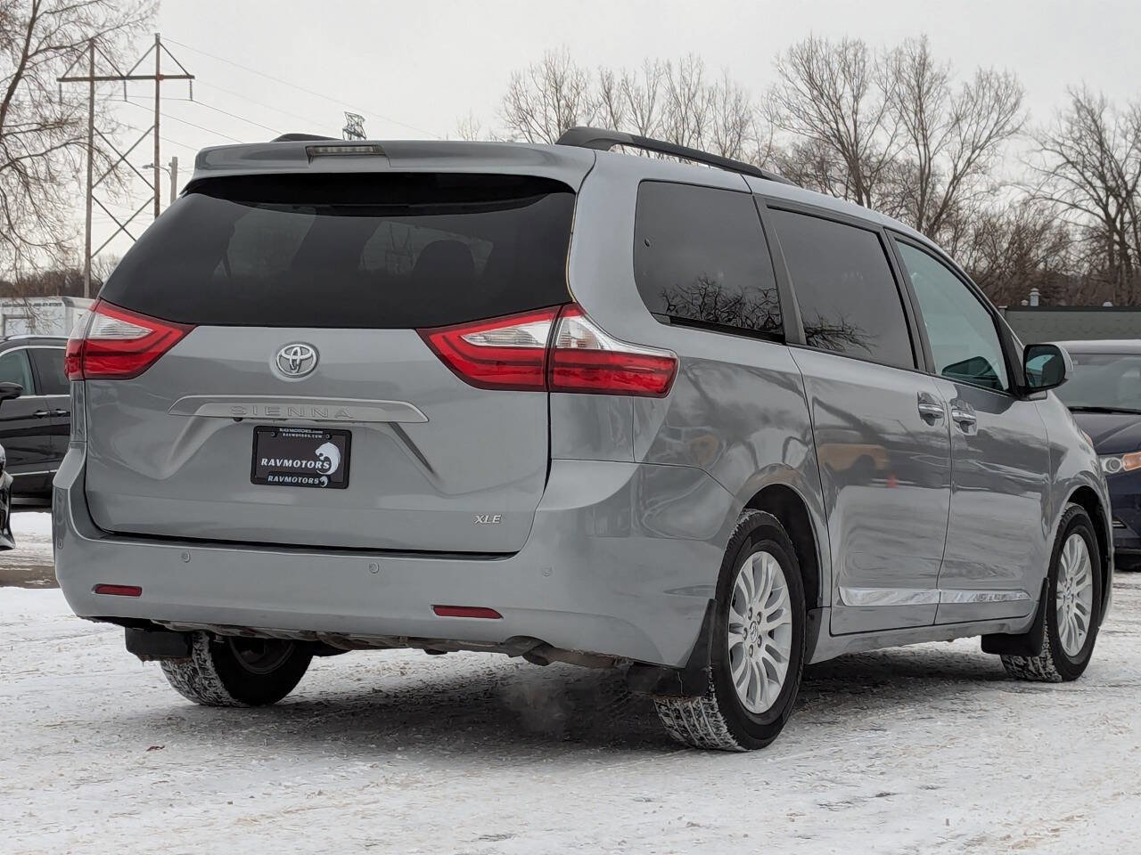 Used 2017 Toyota Sienna XLE w/ XLE Navigation Package image 11