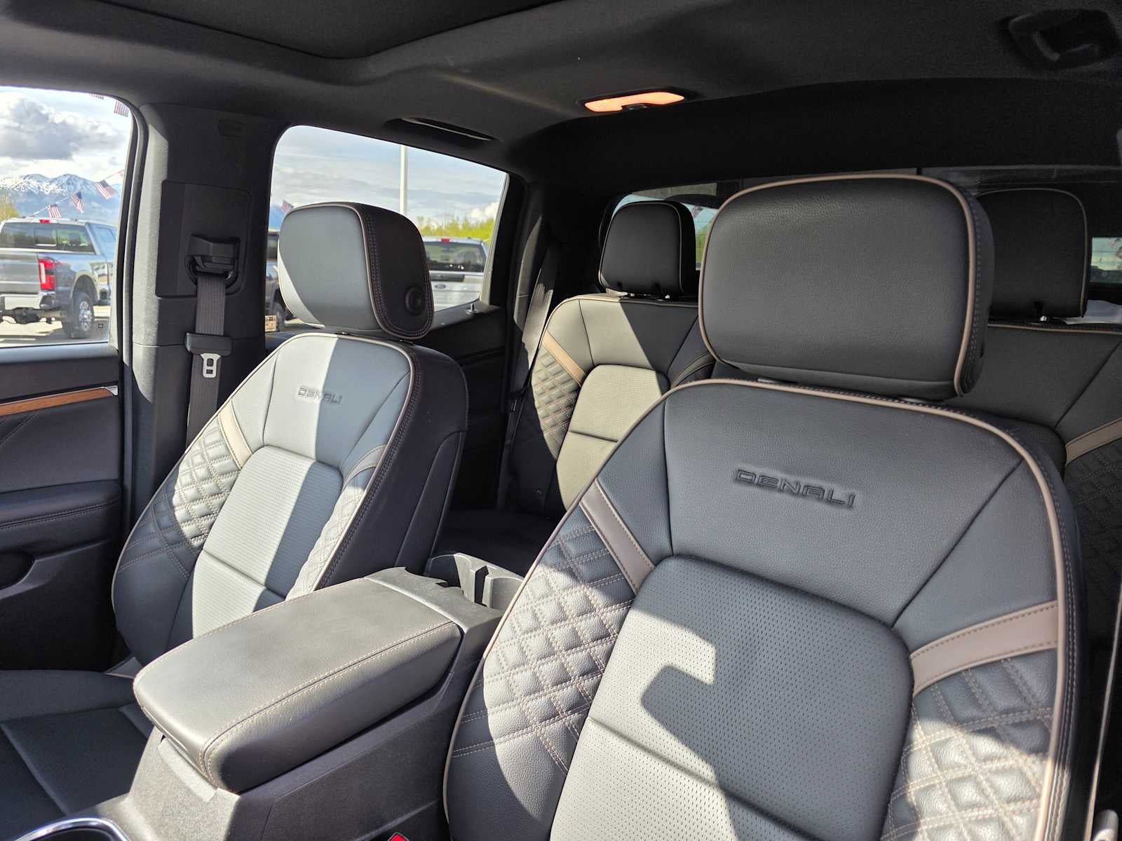 Used 2024 GMC Canyon Denali AWD/4WD image 21