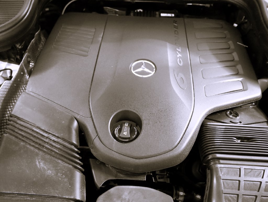 Used 2025 Mercedes-Benz GLS 450 4MATIC w/ AMG Line Exterior image 82