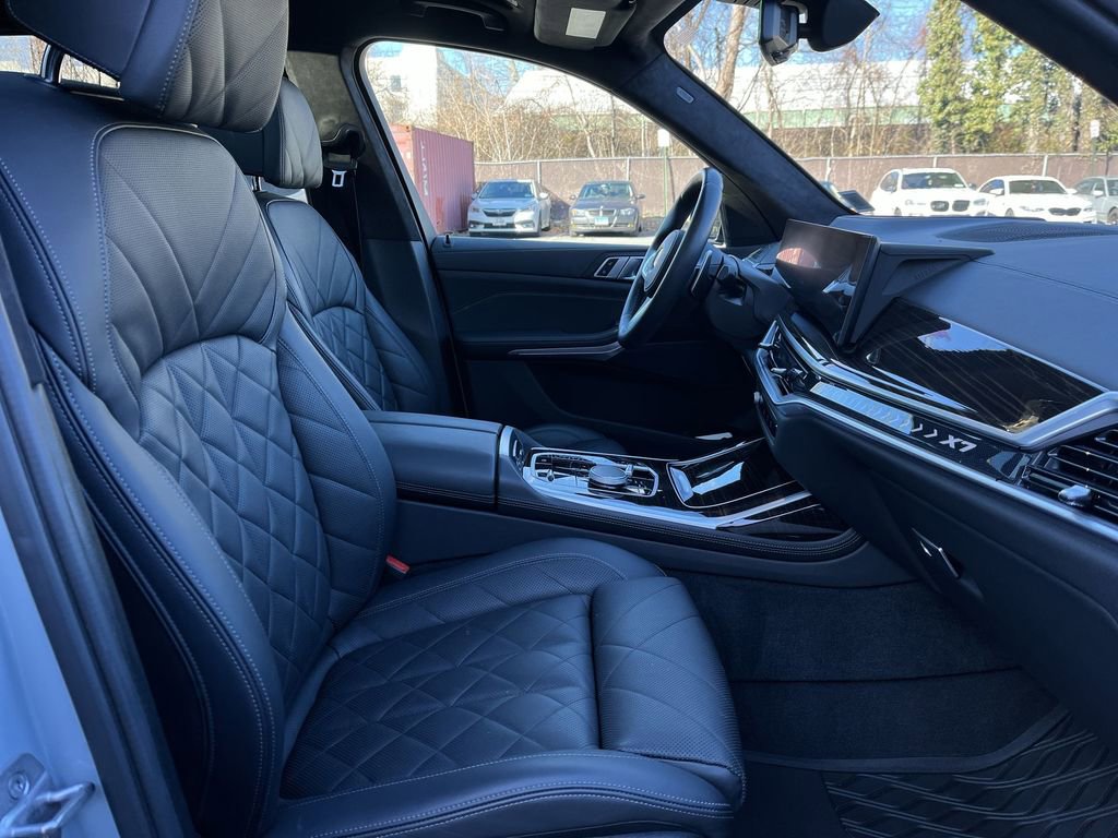 Certified 2024 BMW X7 xDrive40i w/ M Sport Package image 26