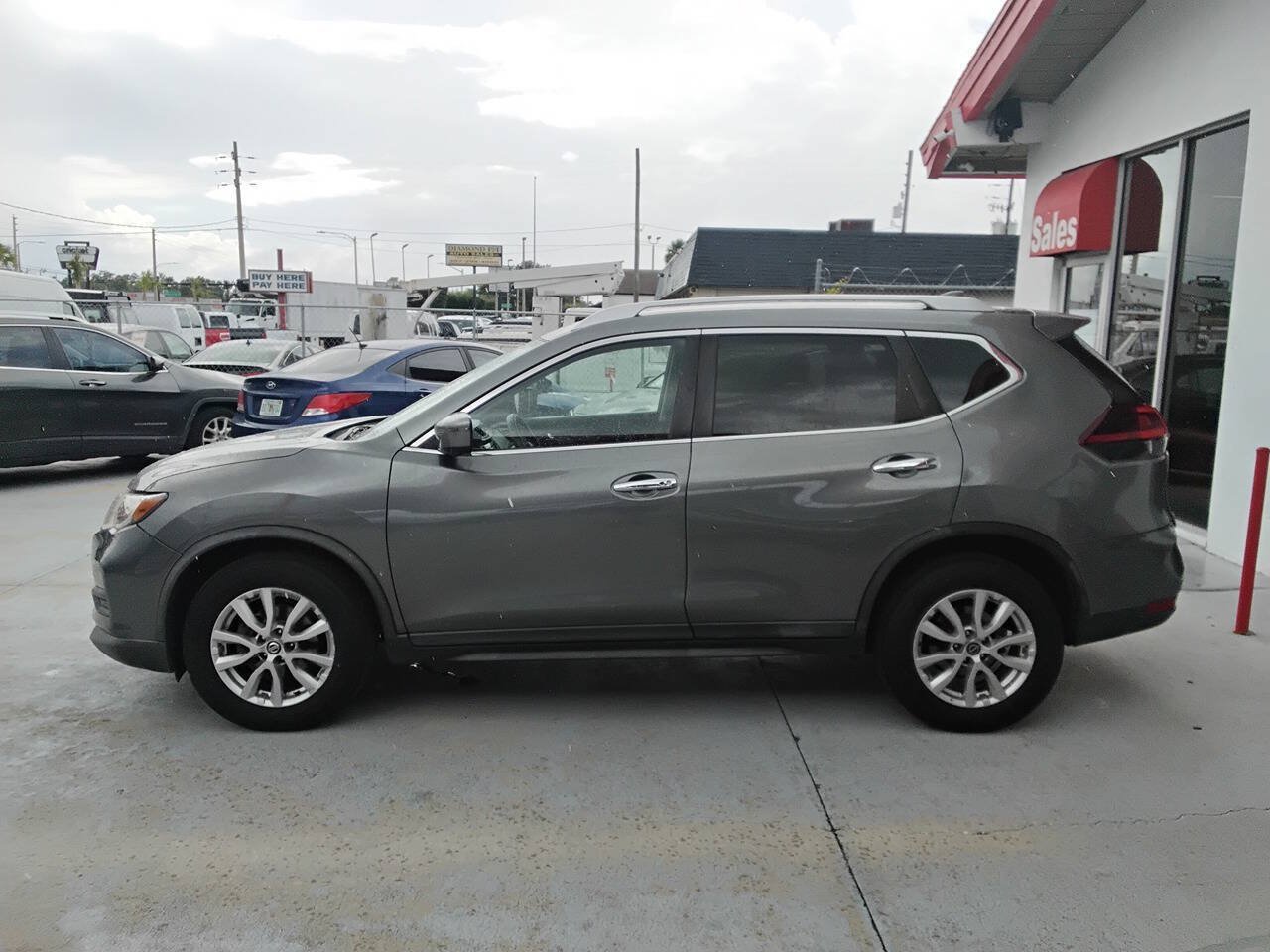 Used 2018 Nissan Rogue SV w/ Premium Package AWD/4WD image 4