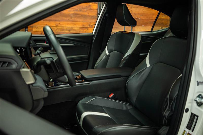 Used 2025 Toyota Camry SE w/ Multimedia Upgrade Package FWD image 9