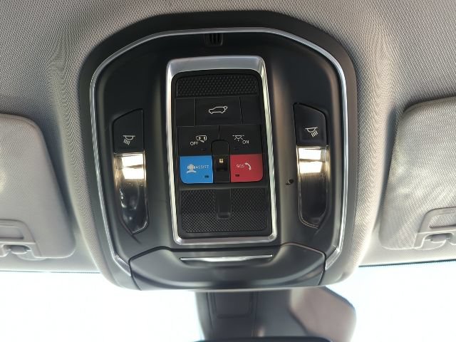 Used 2021 Jeep Grand Cherokee L Laredo w/ Luxury Tech Group I AWD/4WD image 20