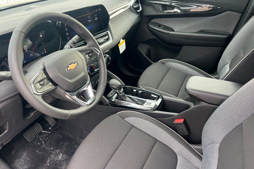 New 2026 Chevrolet TrailBlazer LT w/ LT Cold Weather Package FWD image 7