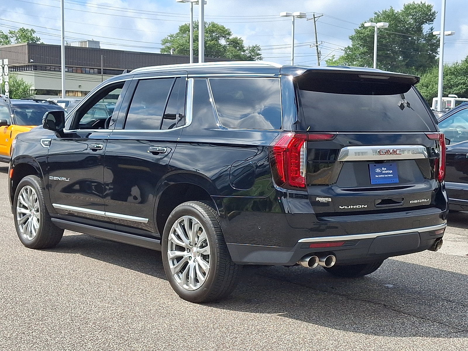 Used 2024 GMC Yukon Denali w/ Denali Reserve Package AWD/4WD image 7