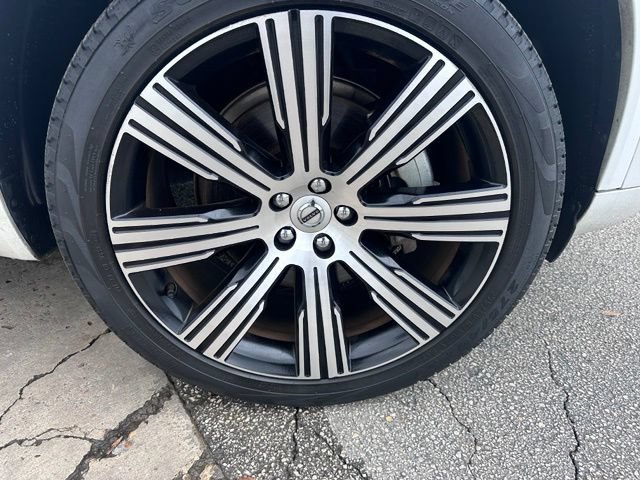 Certified 2024 Volvo XC90 B6 Plus w/ Protection Package Premier AWD/4WD image 12
