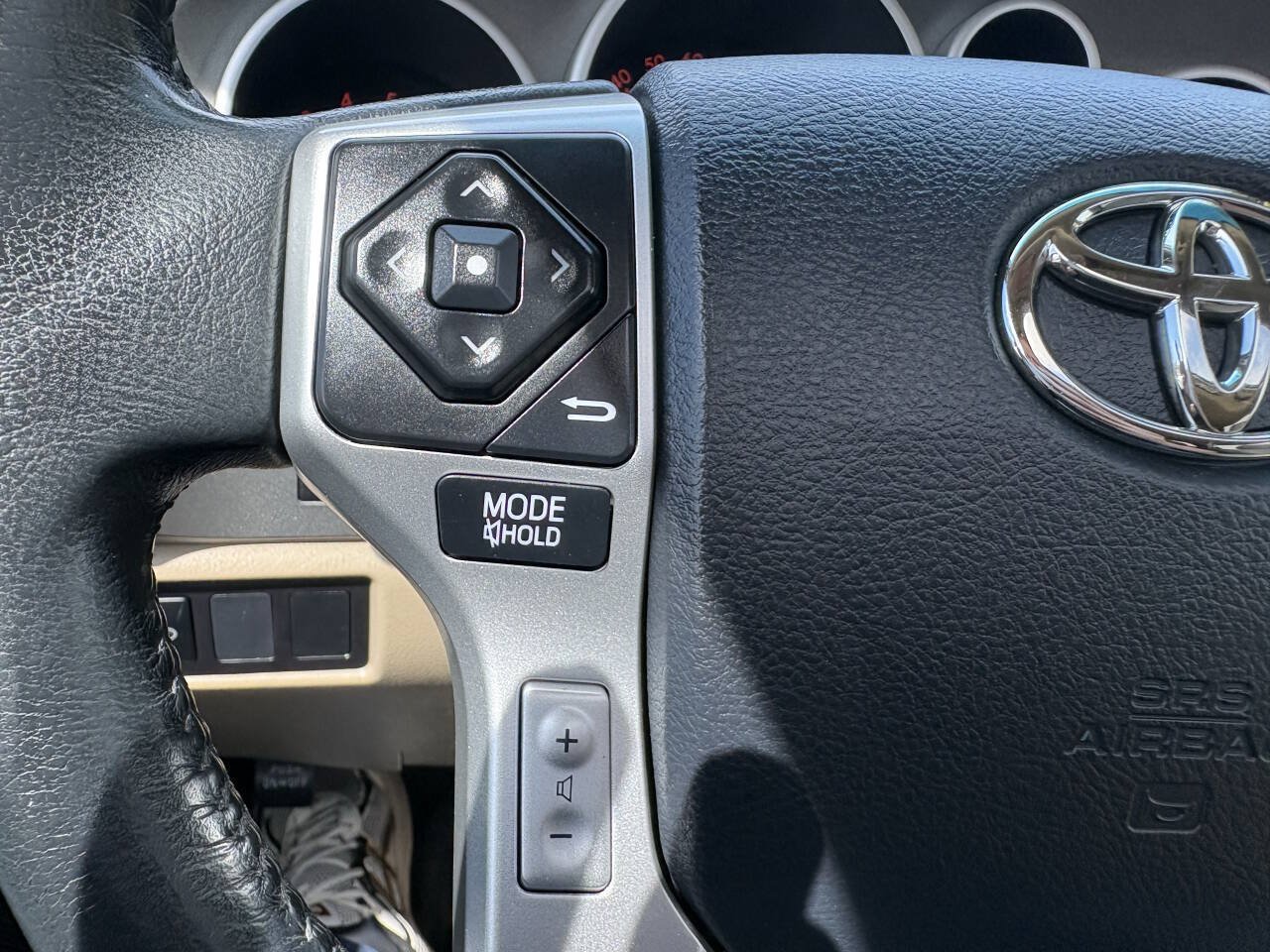 Used 2015 Toyota Sequoia SR5 AWD/4WD image 29