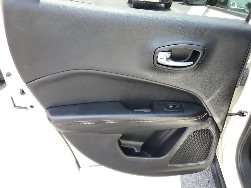 Used 2019 Jeep Compass Latitude AWD/4WD image 8