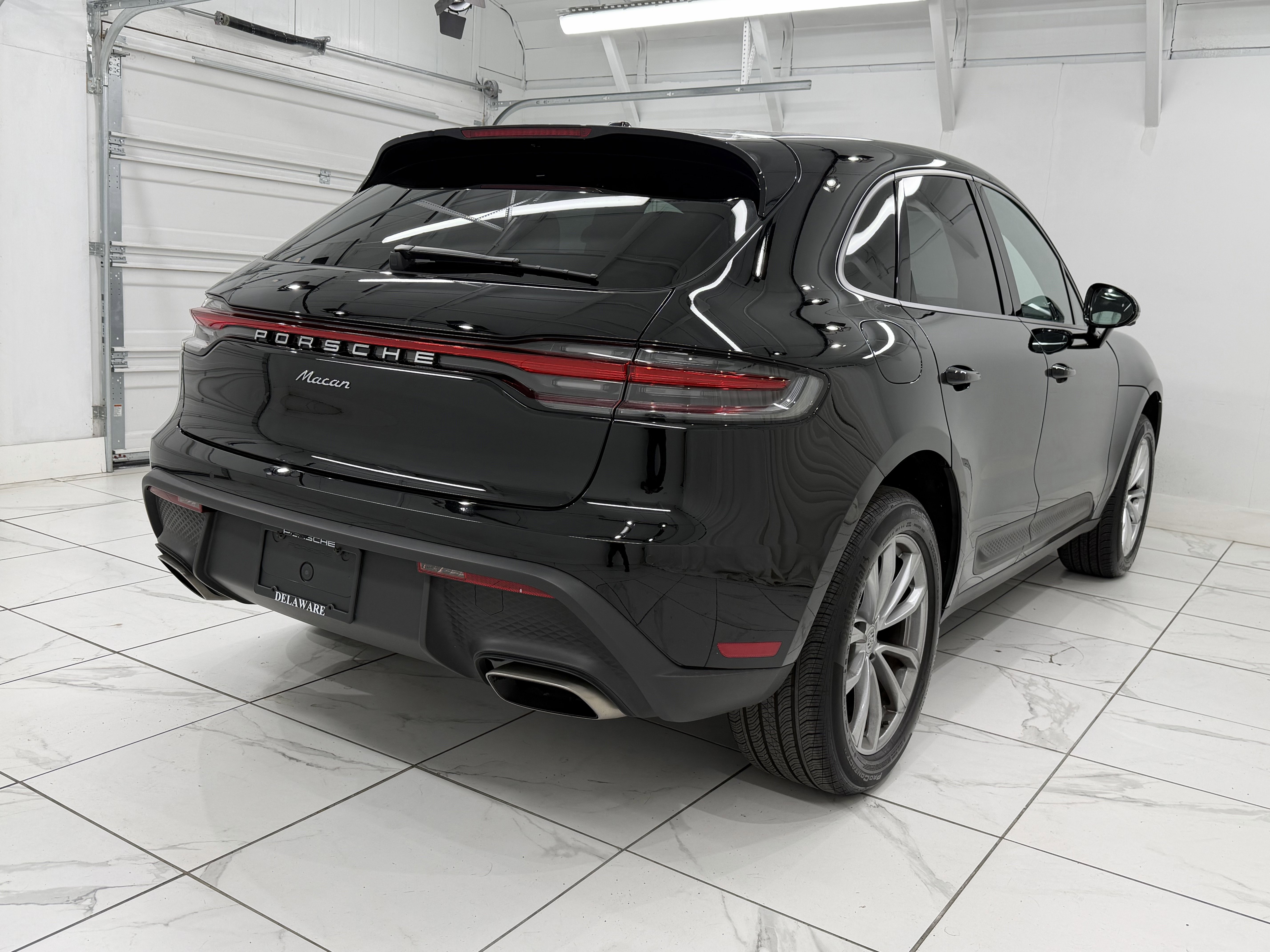 Certified 2025 Porsche Macan image 12