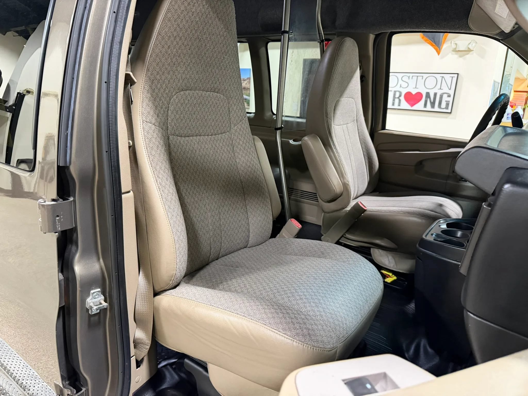 Used 2014 Chevrolet Express 3500 LT w/ LT Preferred Equipment Group RWD image 28