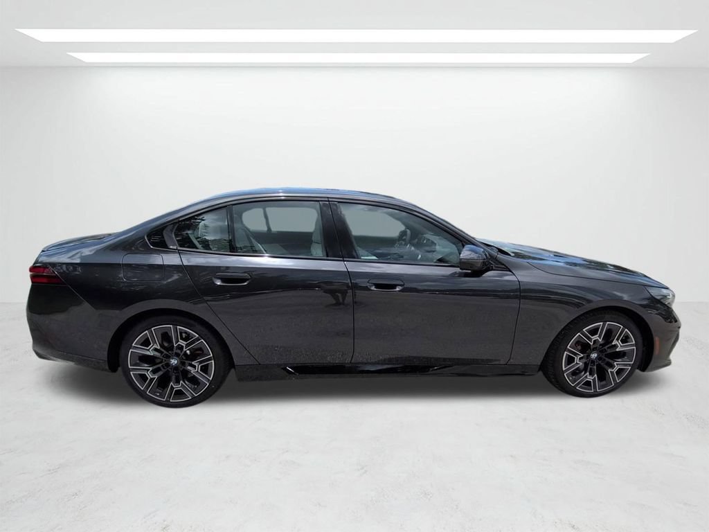 New 2027 BMW 530i RWD image 3