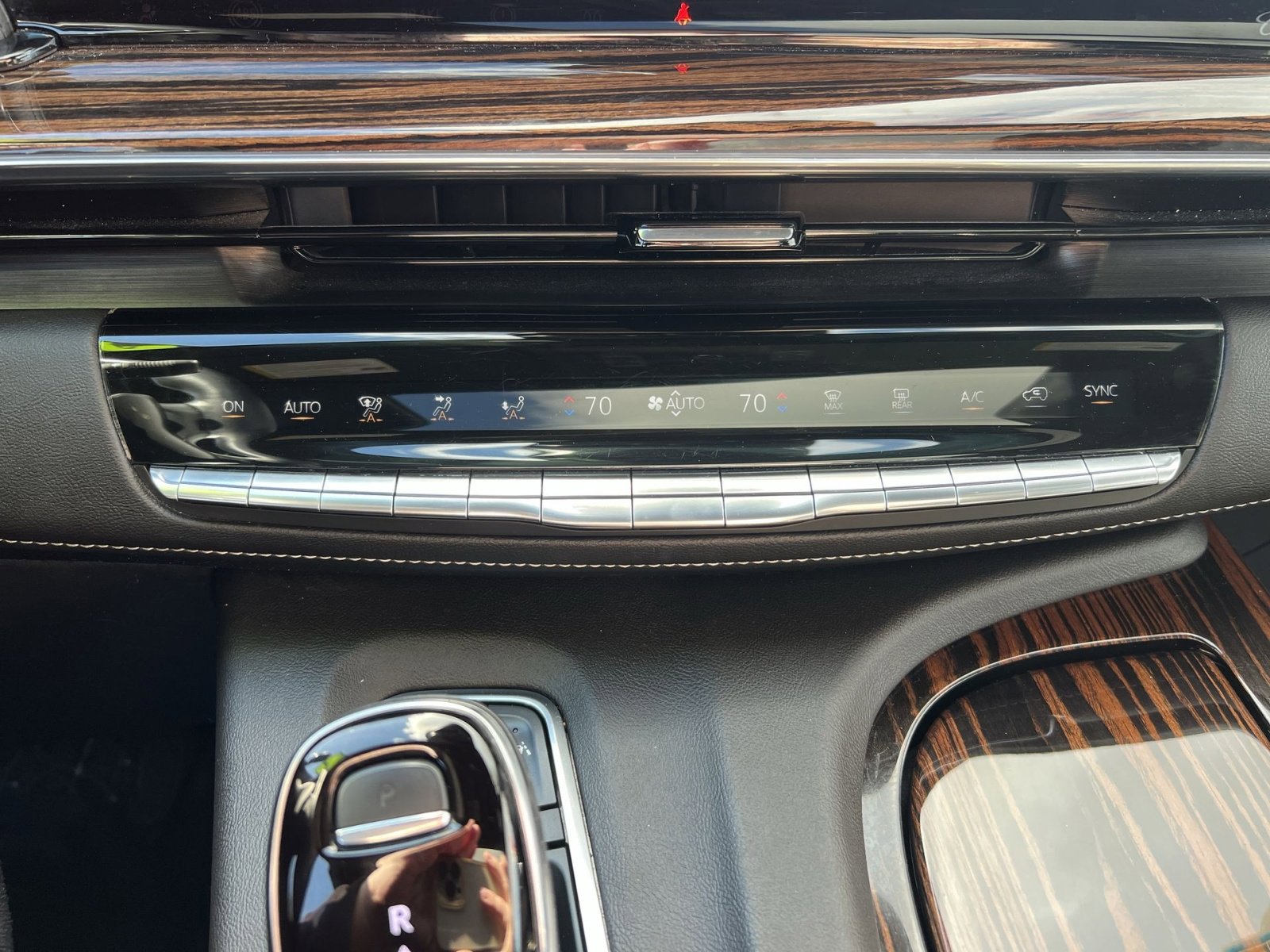 Used 2022 Cadillac Escalade Premium Luxury image 21