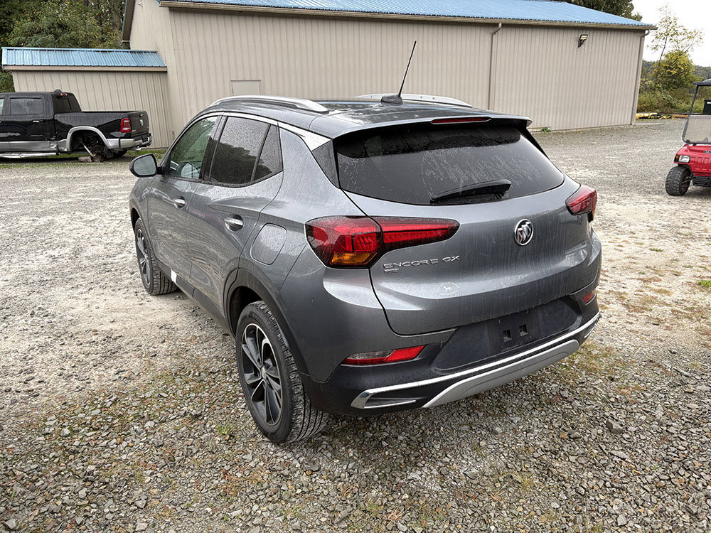 Used 2021 Buick Encore GX Essence image 2