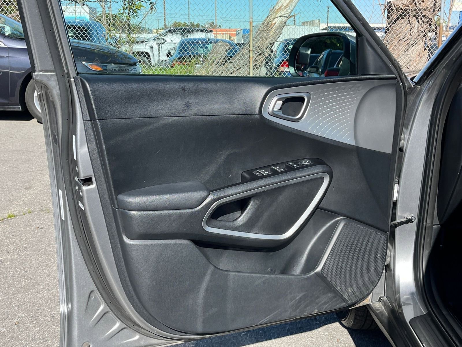 Used 2025 Kia Soul LX w/ LX Technology Package image 20