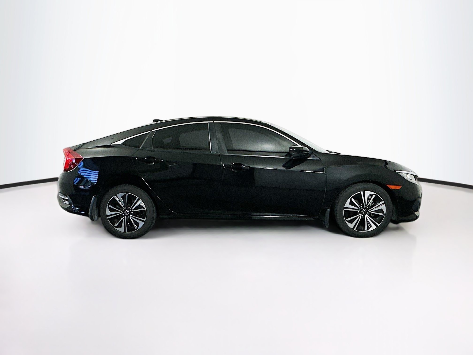Used 2018 Honda Civic EX-L image 10