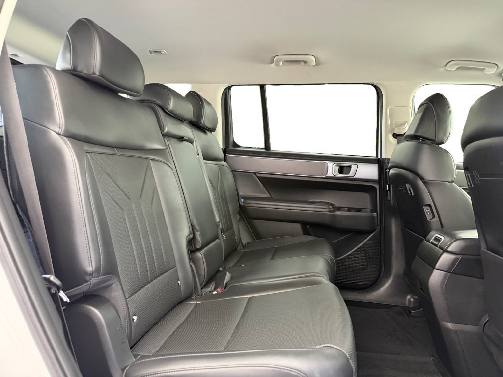 Used 2024 Hyundai Santa Fe SEL FWD image 18