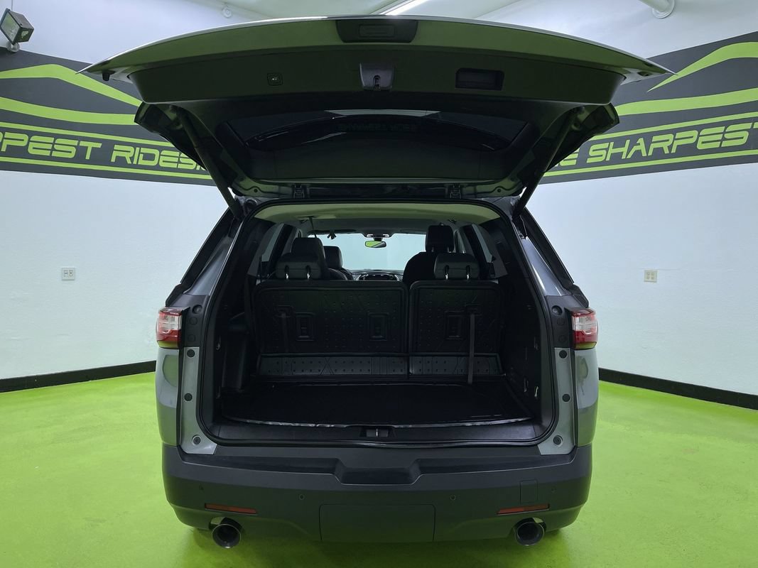 Used 2019 Chevrolet Traverse LT w/ LPO, 'HIT The Road' Package FWD image 9