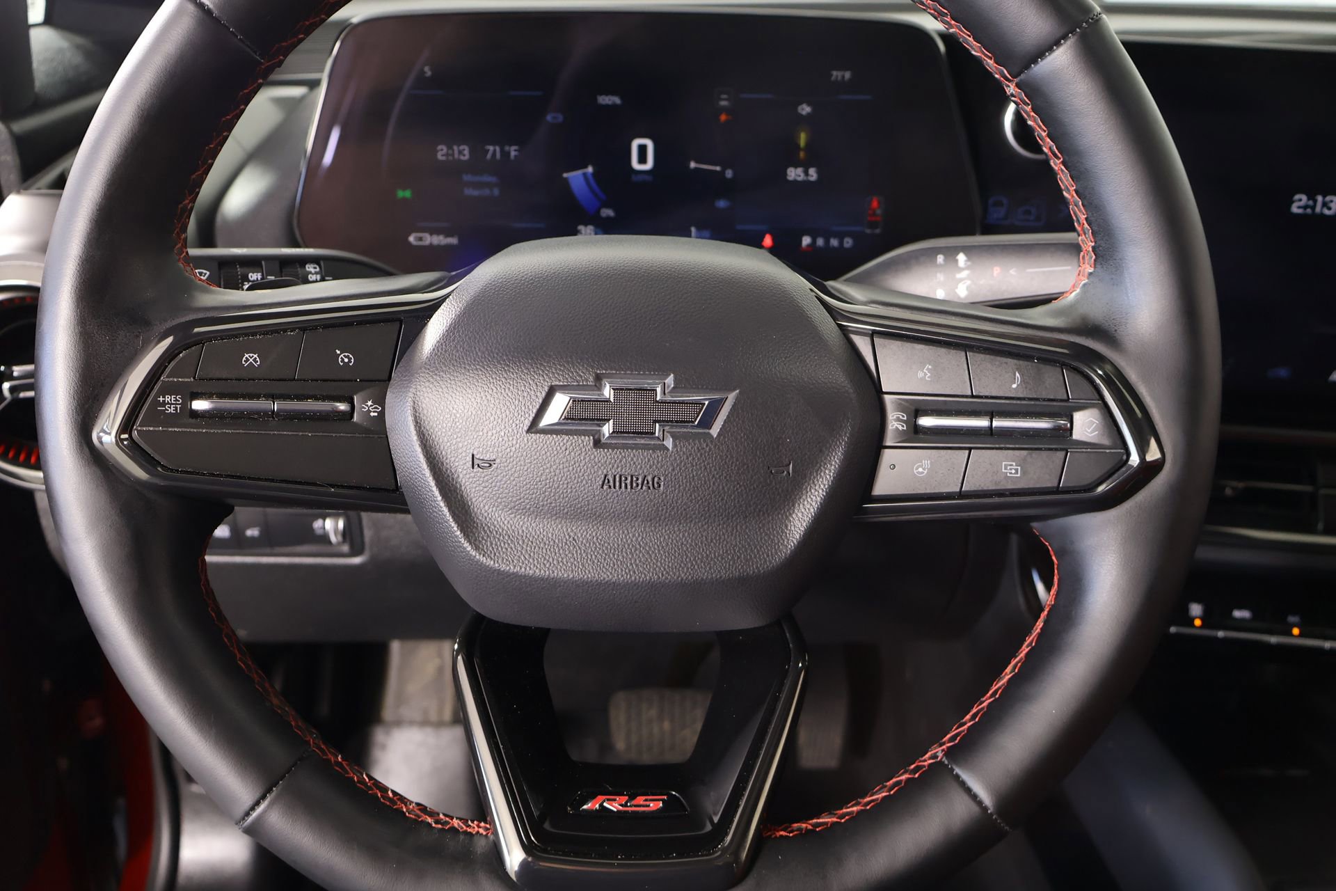 Used 2025 Chevrolet Equinox EV RS image 3