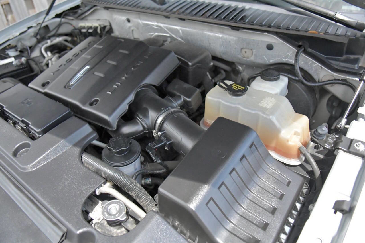 Used 2014 Lincoln Navigator Base 4x2 4dr SUV image 31