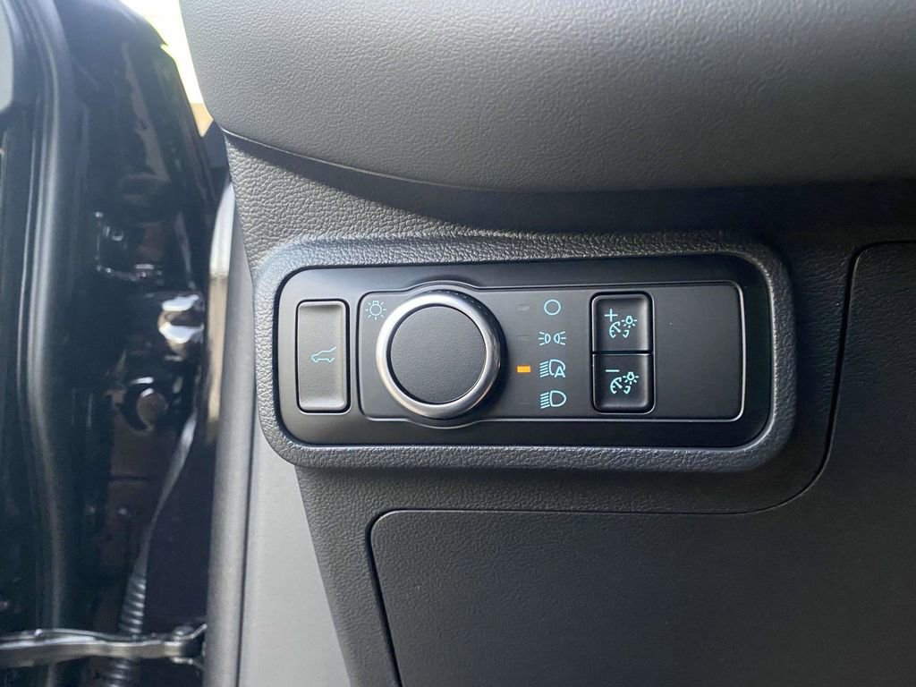 New 2025 Ford Explorer Active image 31