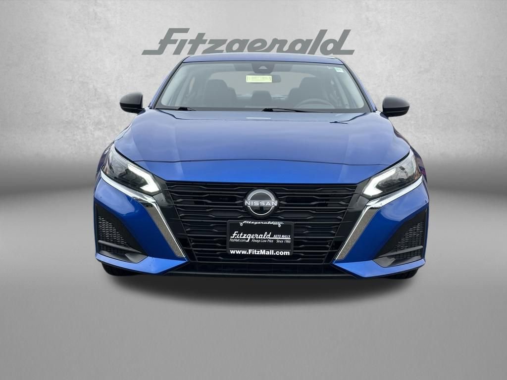 Used 2025 Nissan Altima 2.5 SV FWD image 3
