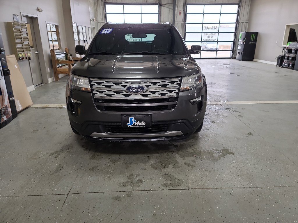 Used 2019 Ford Explorer XLT w/ Equipment Group 201A image 3