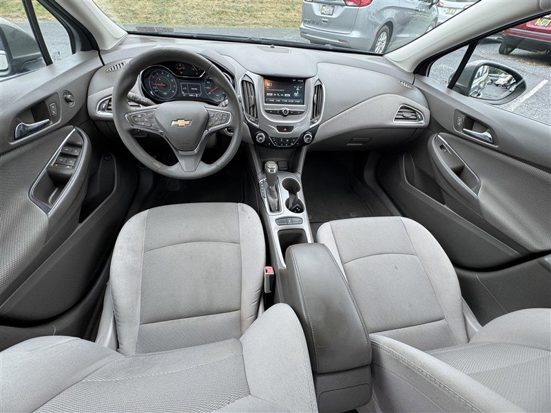 Used 2017 Chevrolet Cruze LT w/ Convenience Package image 9