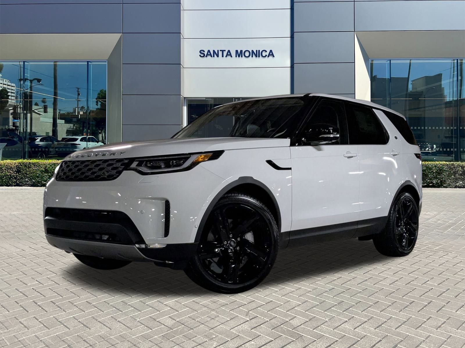 New 2025 Land Rover Discovery S image 1