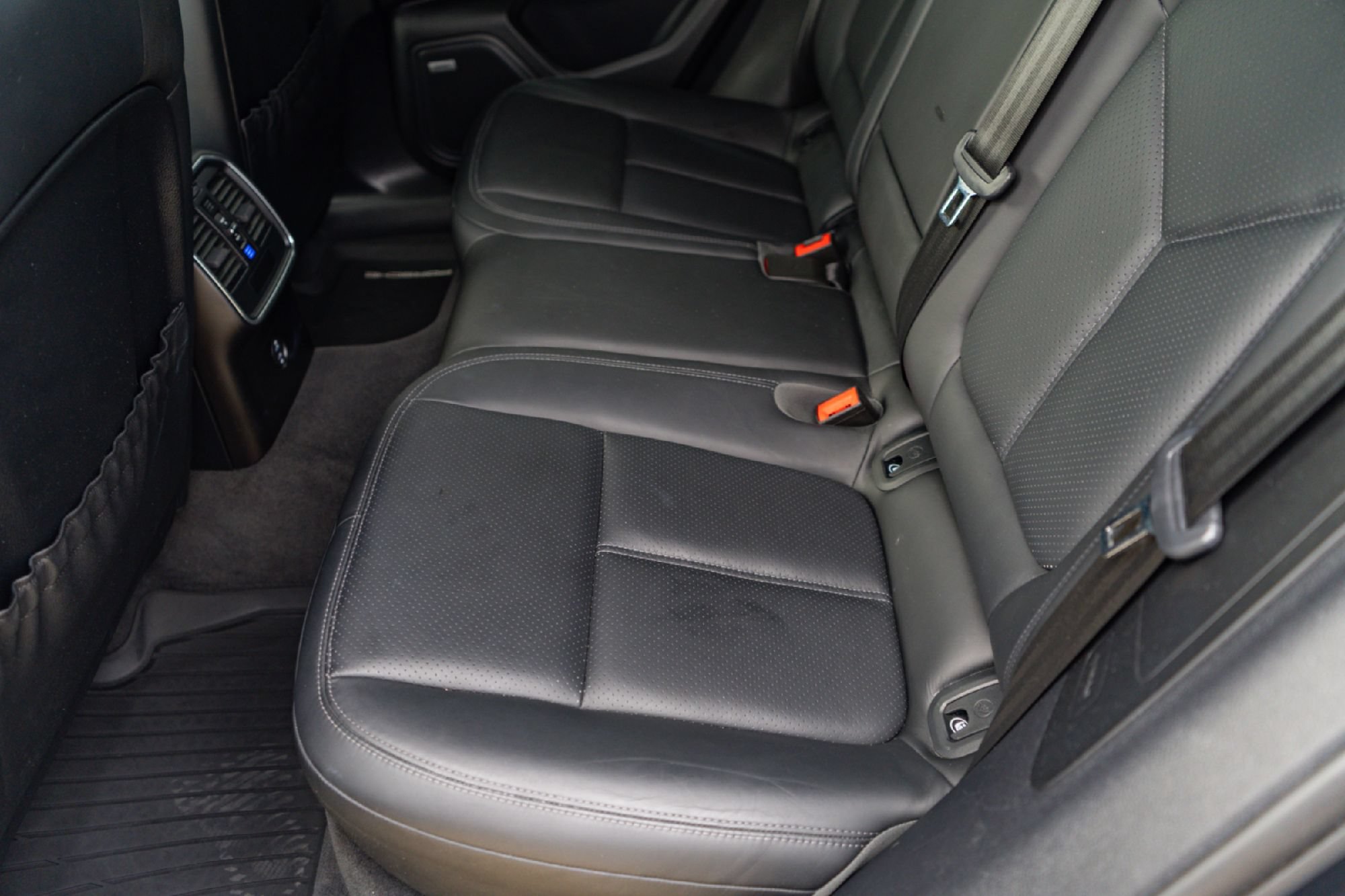 Used 2021 Porsche Macan AWD/4WD image 28