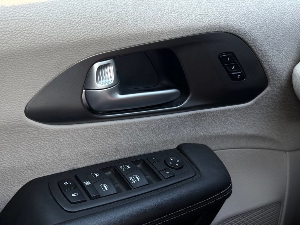 Used 2024 Chrysler Pacifica Touring-L FWD image 20