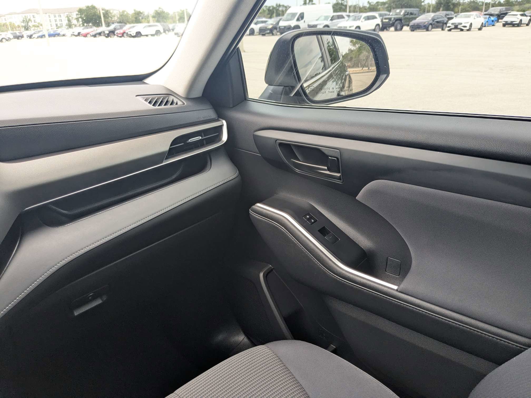 Used 2023 Toyota Highlander LE FWD image 23
