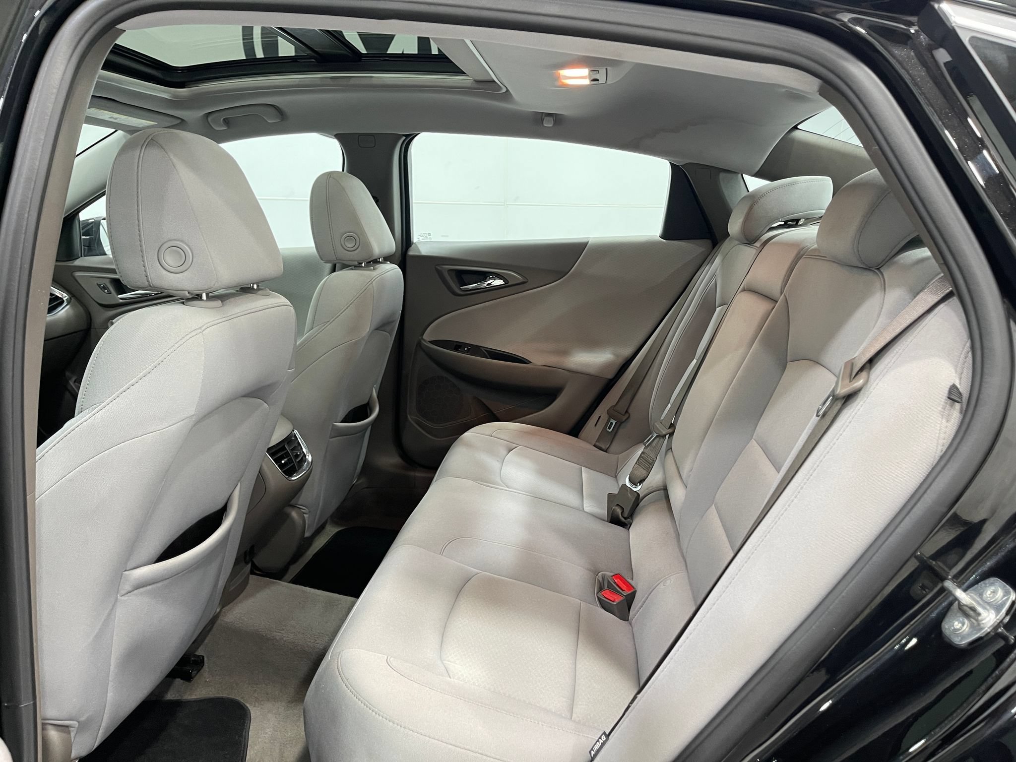 Used 2021 Chevrolet Malibu LT FWD image 28