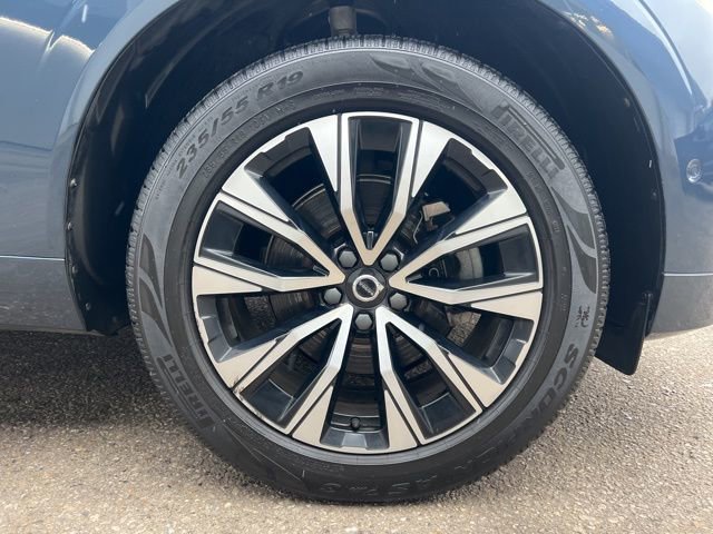Certified 2023 Volvo XC60 B5 Plus w/ Climate Package image 12