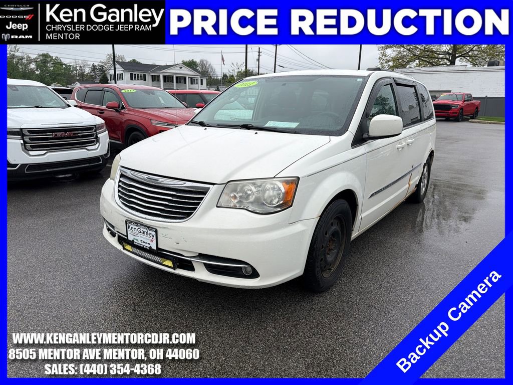 Used 2011 Chrysler Town & Country Touring FWD image 3