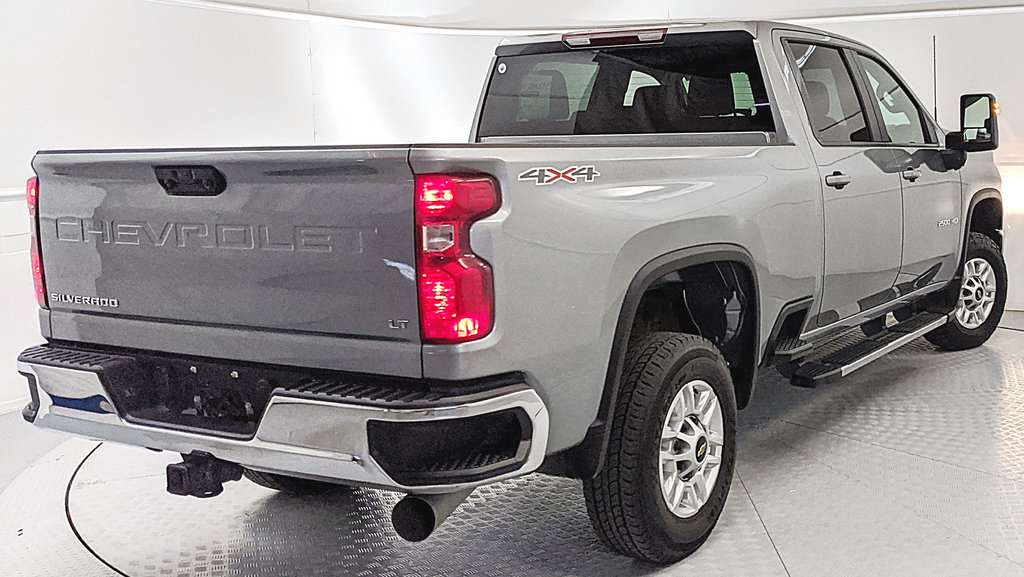 Used 2025 Chevrolet Silverado 2500 LT w/ Convenience Package AWD/4WD image 3