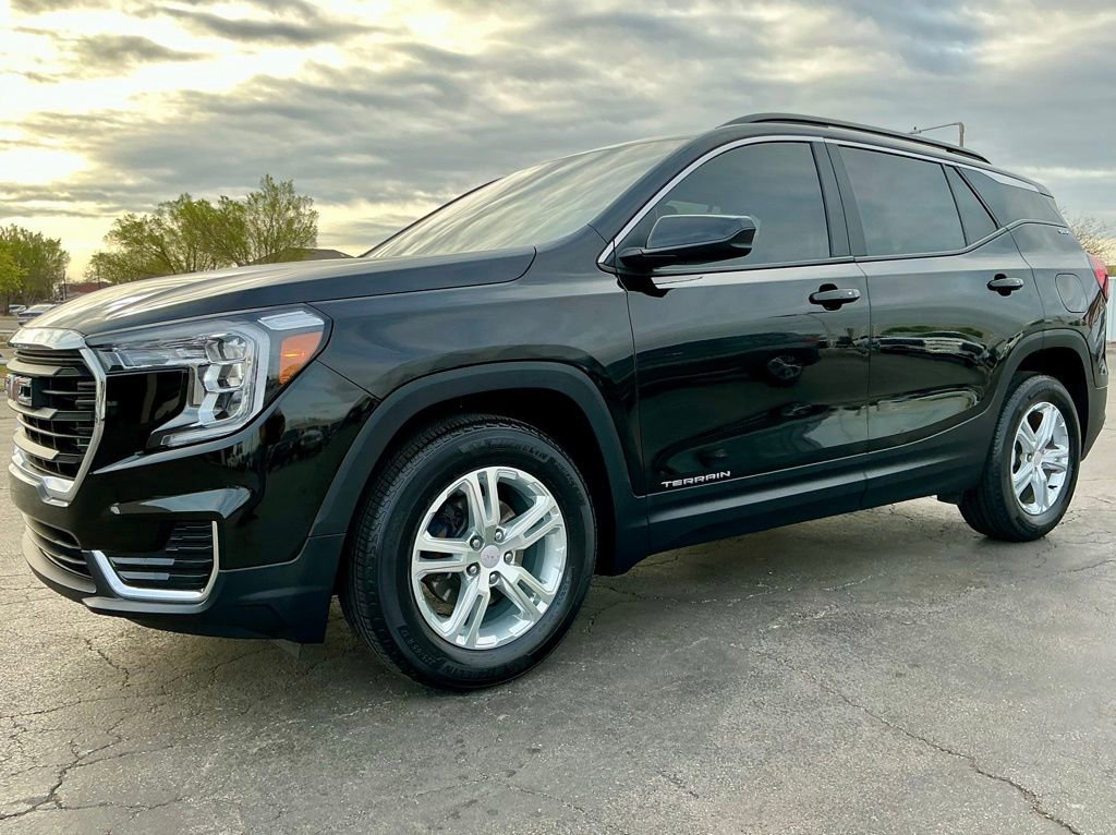 Used 2024 GMC Terrain SLE w/ Driver Convenience Package image 7