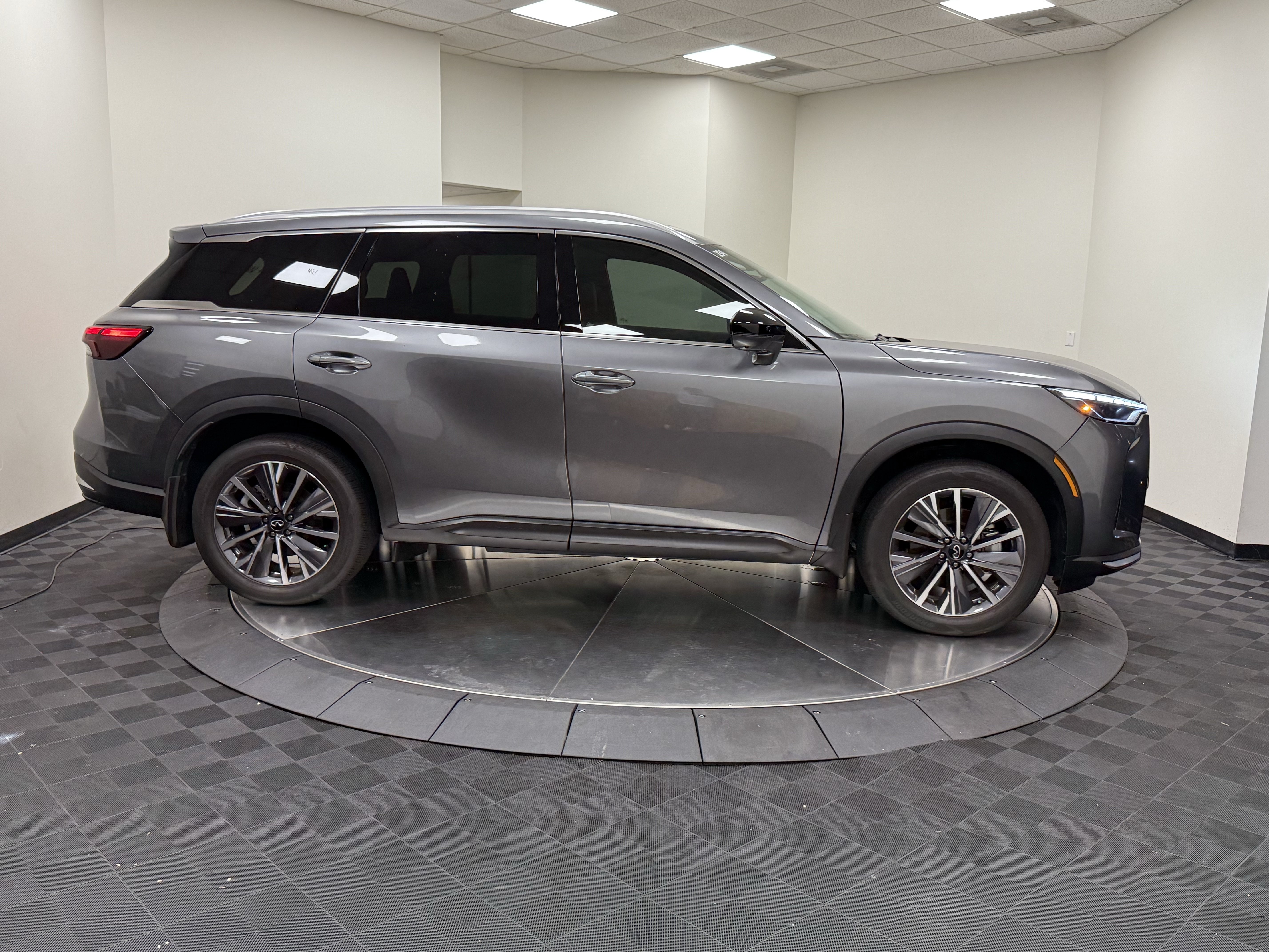 Certified 2027 INFINITI QX60 Luxe w/ Cargo Package FWD image 8