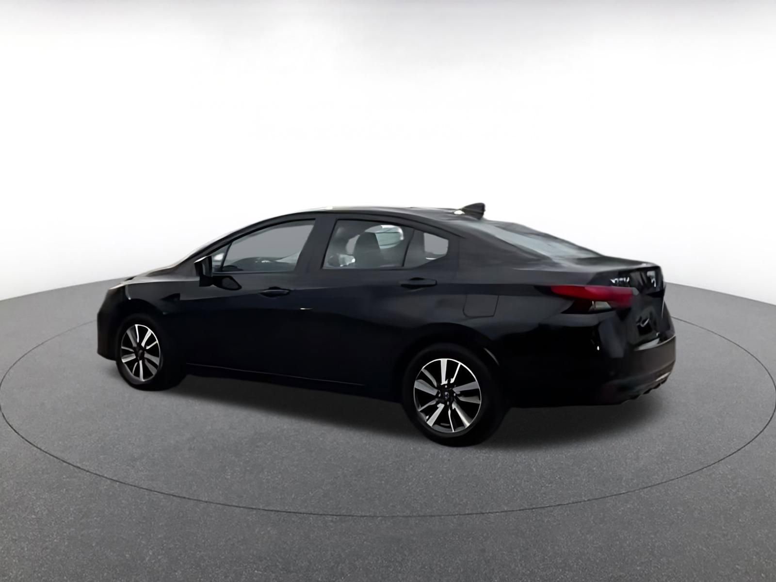 Used 2025 Nissan Versa SV image 15