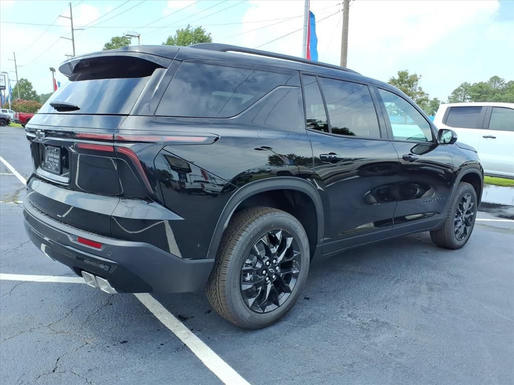 New 2026 Chevrolet Traverse LT w/ Midnight/Sport Edition FWD image 3