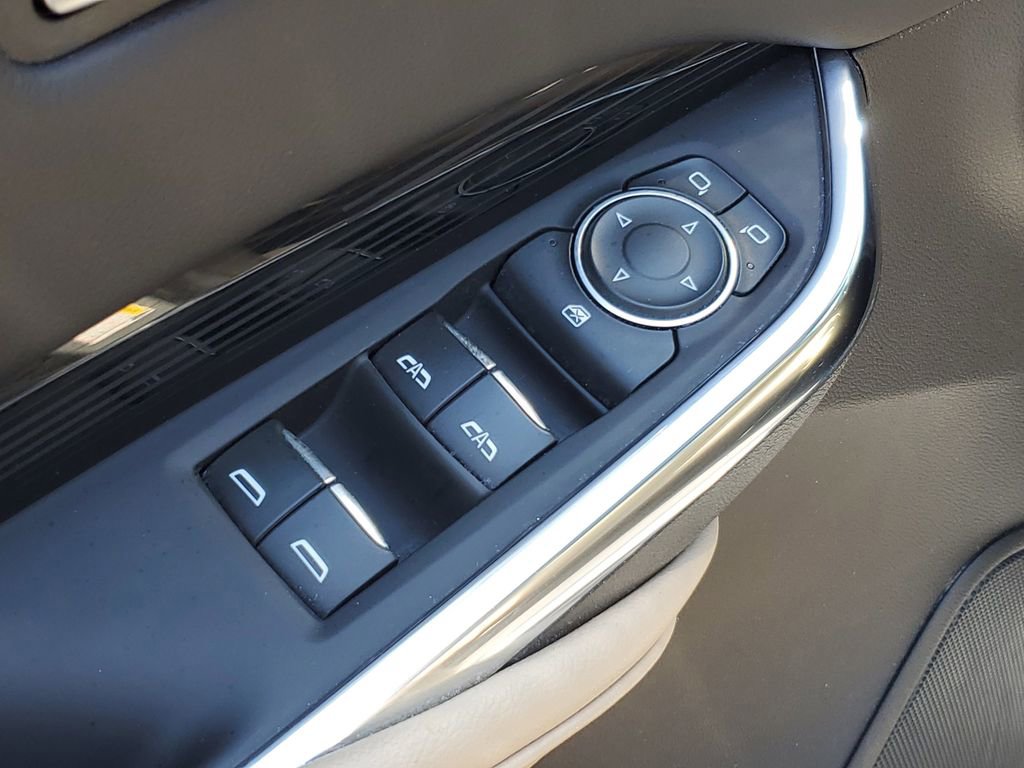 Used 2024 Cadillac XT4 Luxury w/ Cold Weather Package AWD/4WD image 21