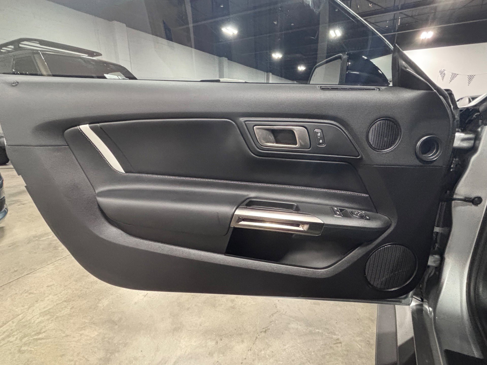 Used 2022 Ford Mustang Shelby GT500 w/ Technology Package image 28