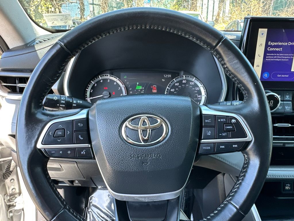 Used 2023 Toyota Highlander XLE image 24