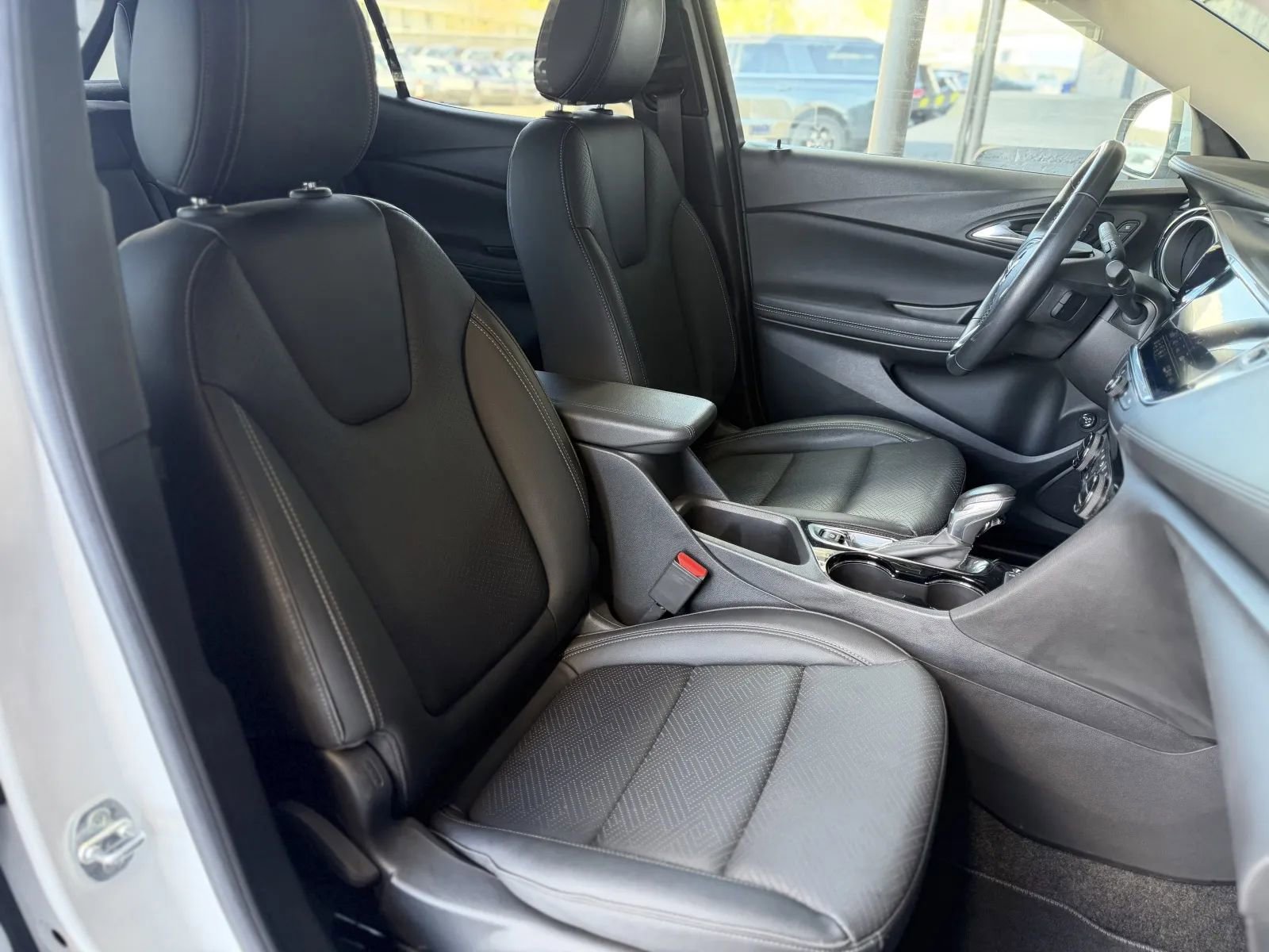 Used 2023 Buick Encore GX Essence w/ Experience Buick Package FWD image 47