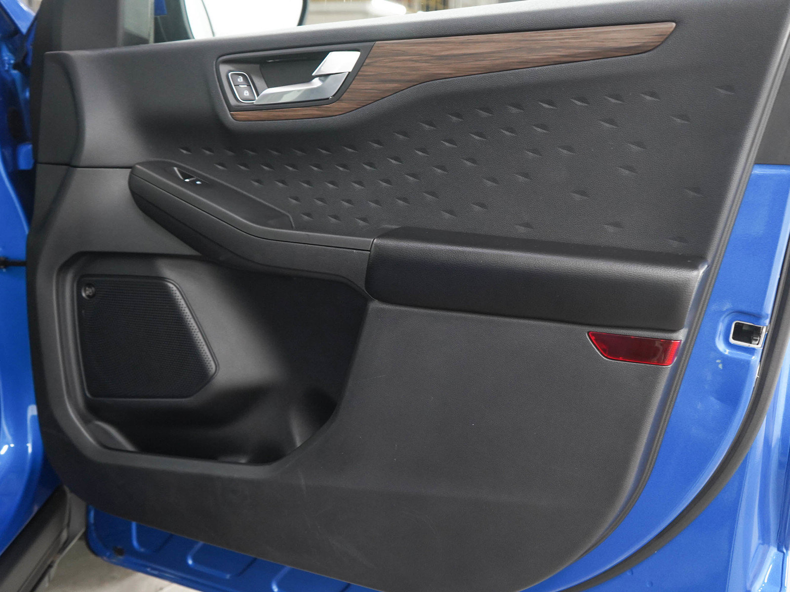 Used 2020 Ford Escape Titanium AWD/4WD image 9