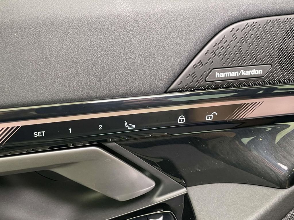 New 2026 BMW 550e xDrive AWD/4WD image 31