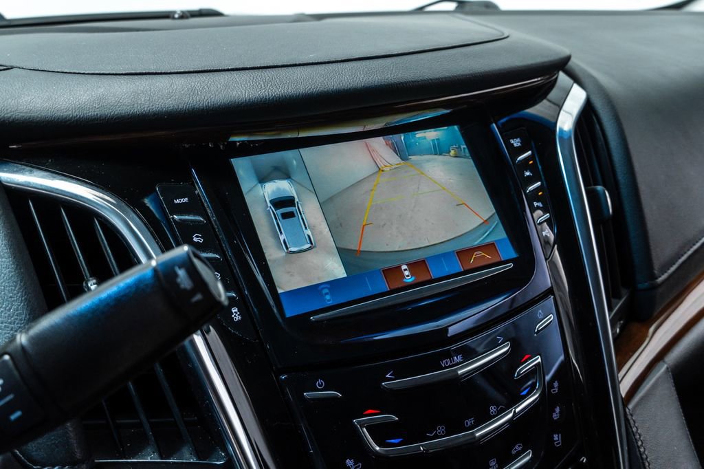 Used 2019 Cadillac Escalade Luxury AWD/4WD image 17