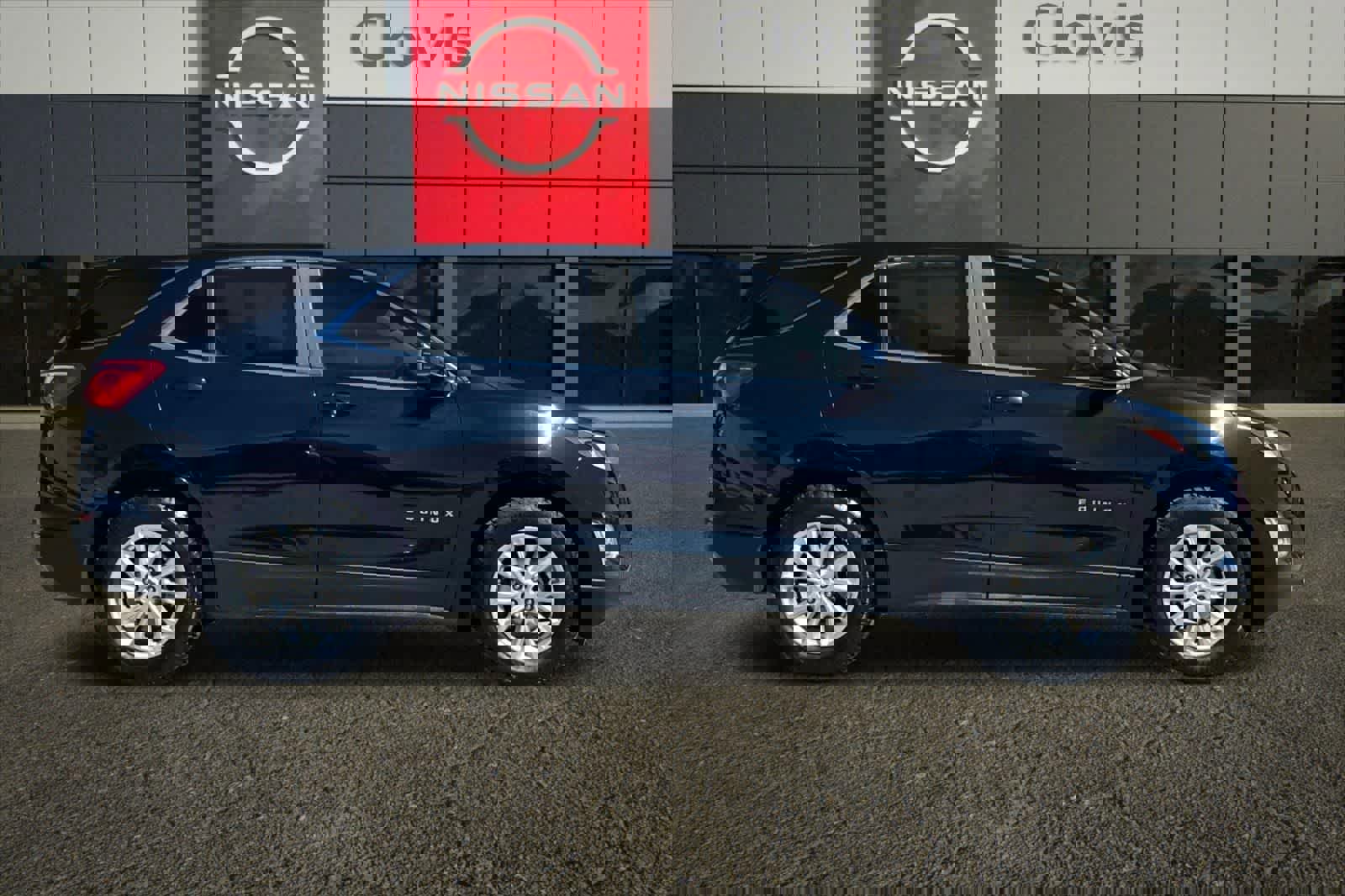 Used 2021 Chevrolet Equinox LT w/ Driver Convenience Package image 9