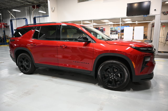 New 2027 Chevrolet Traverse LT w/ Midnight/Sport Edition FWD image 4