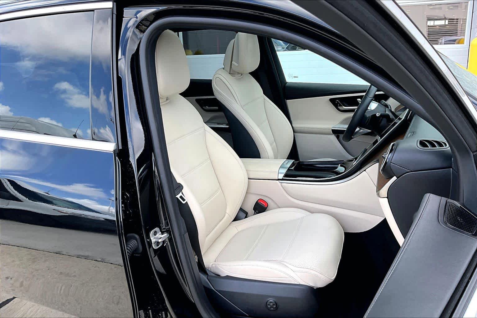 Used 2025 Mercedes-Benz GLC 300 image 9