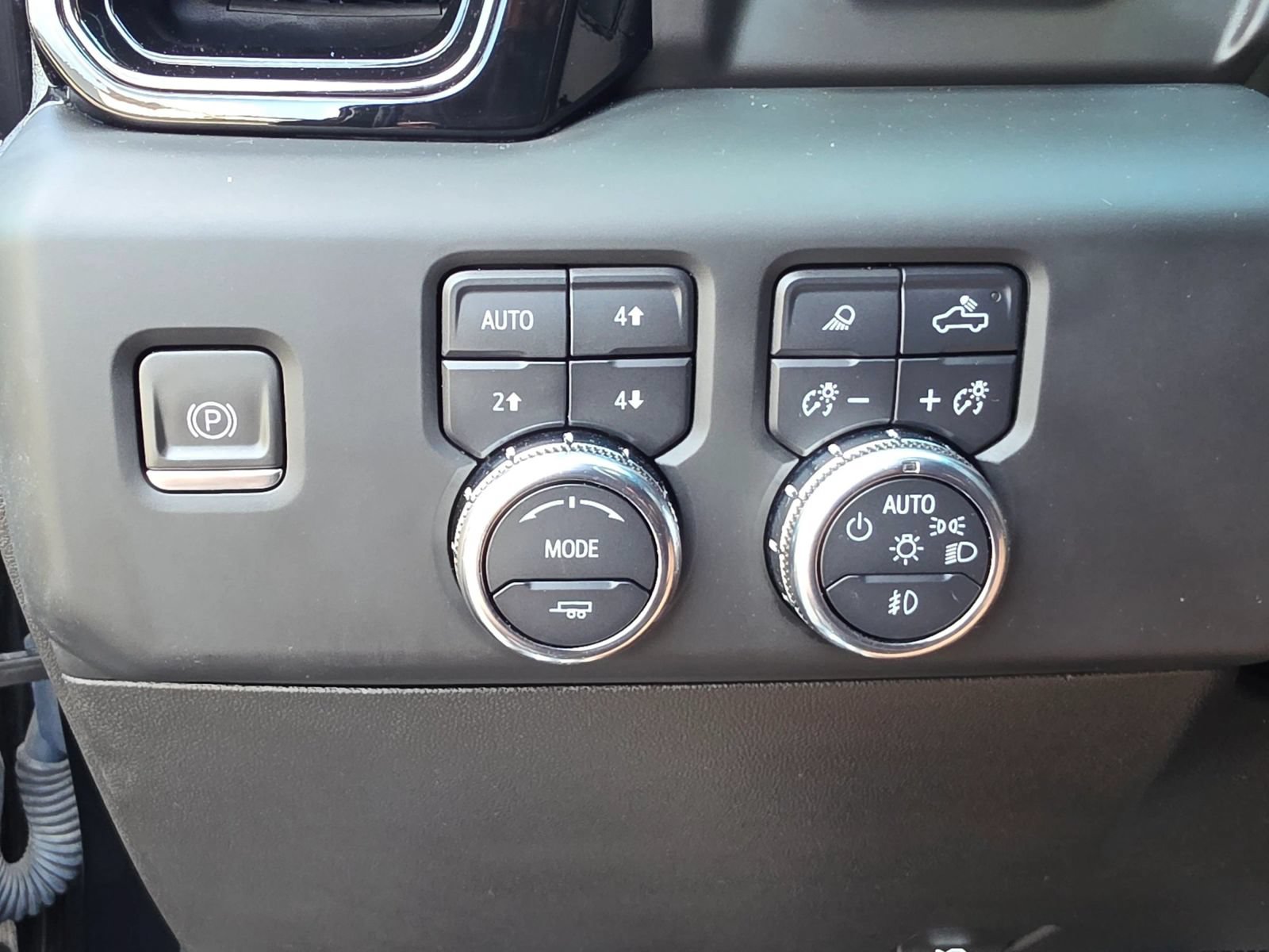 Used 2023 GMC Sierra 1500 AT4 w/ Technology Package AWD/4WD image 14